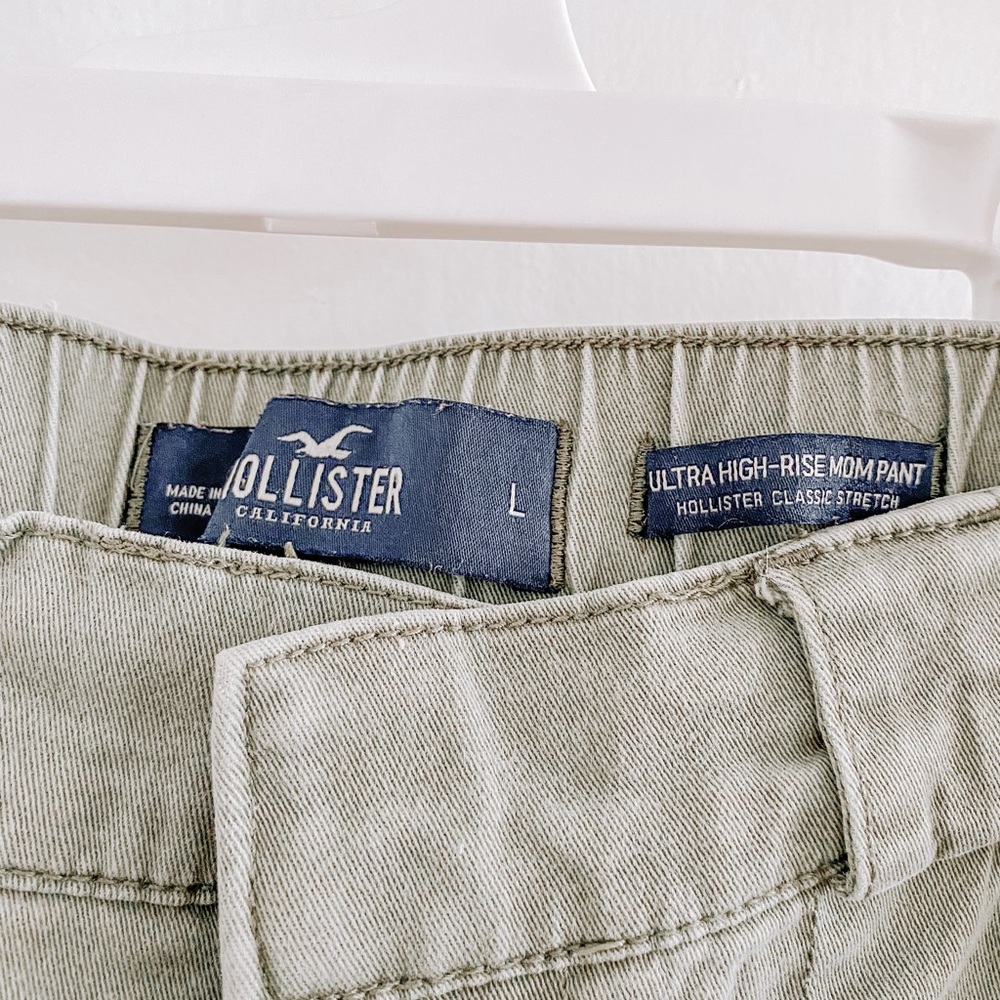 Hollister // Ultra high rise mom utility pants - Picture 2 of 3